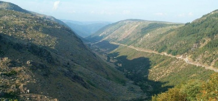 Glacier Valleys, Five Routes in Serra da Estrela Glacier Valleys, Five Routes in Serra da Estrela